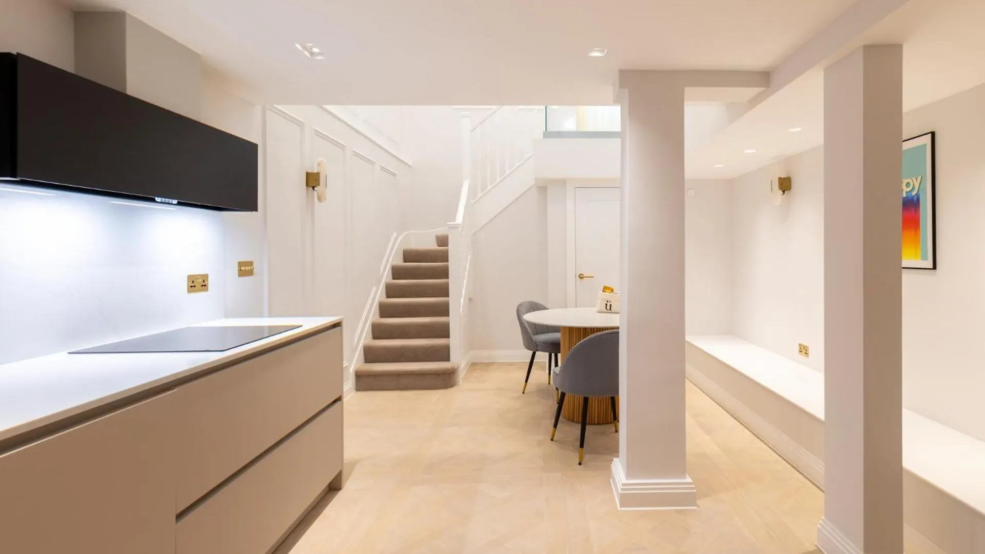 Kula London Bridge Apartment